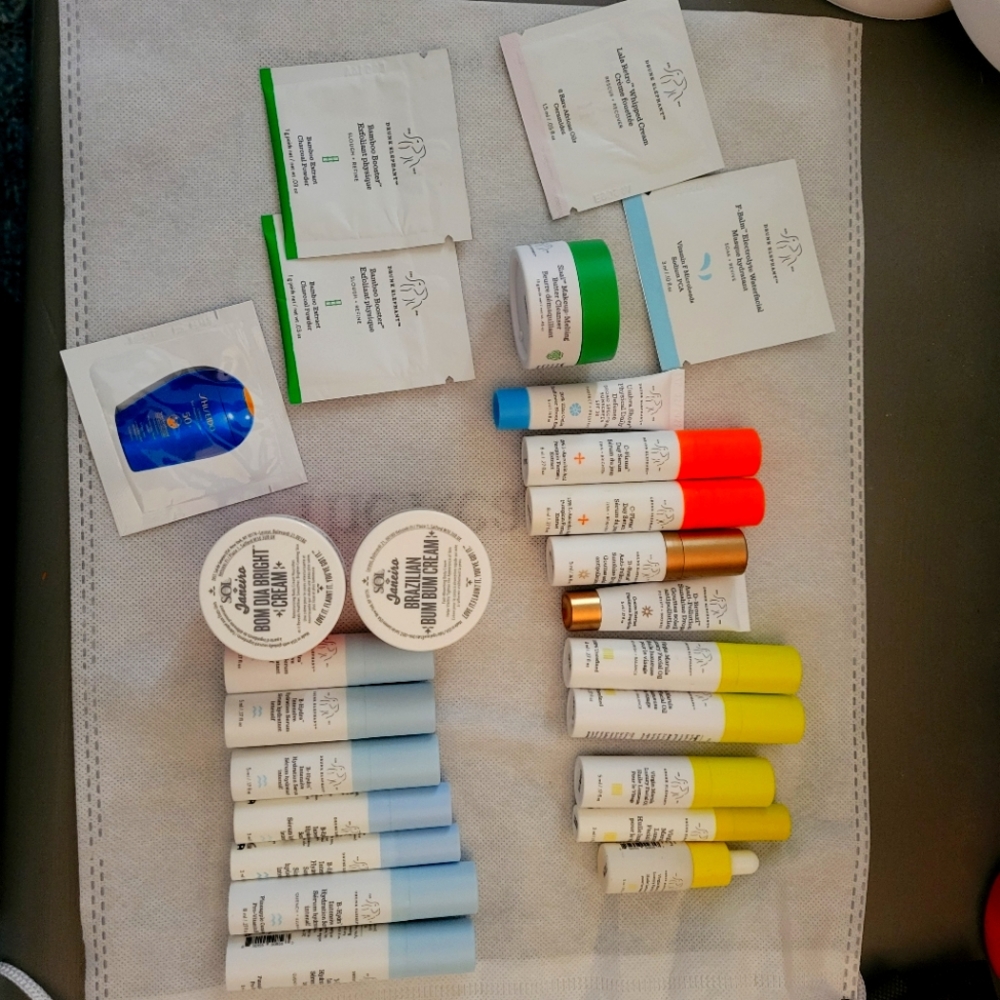 Lot of drunk elephant deluxe samples sizes